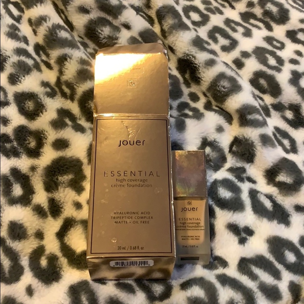 Jouer essential high coverage foundation caramel